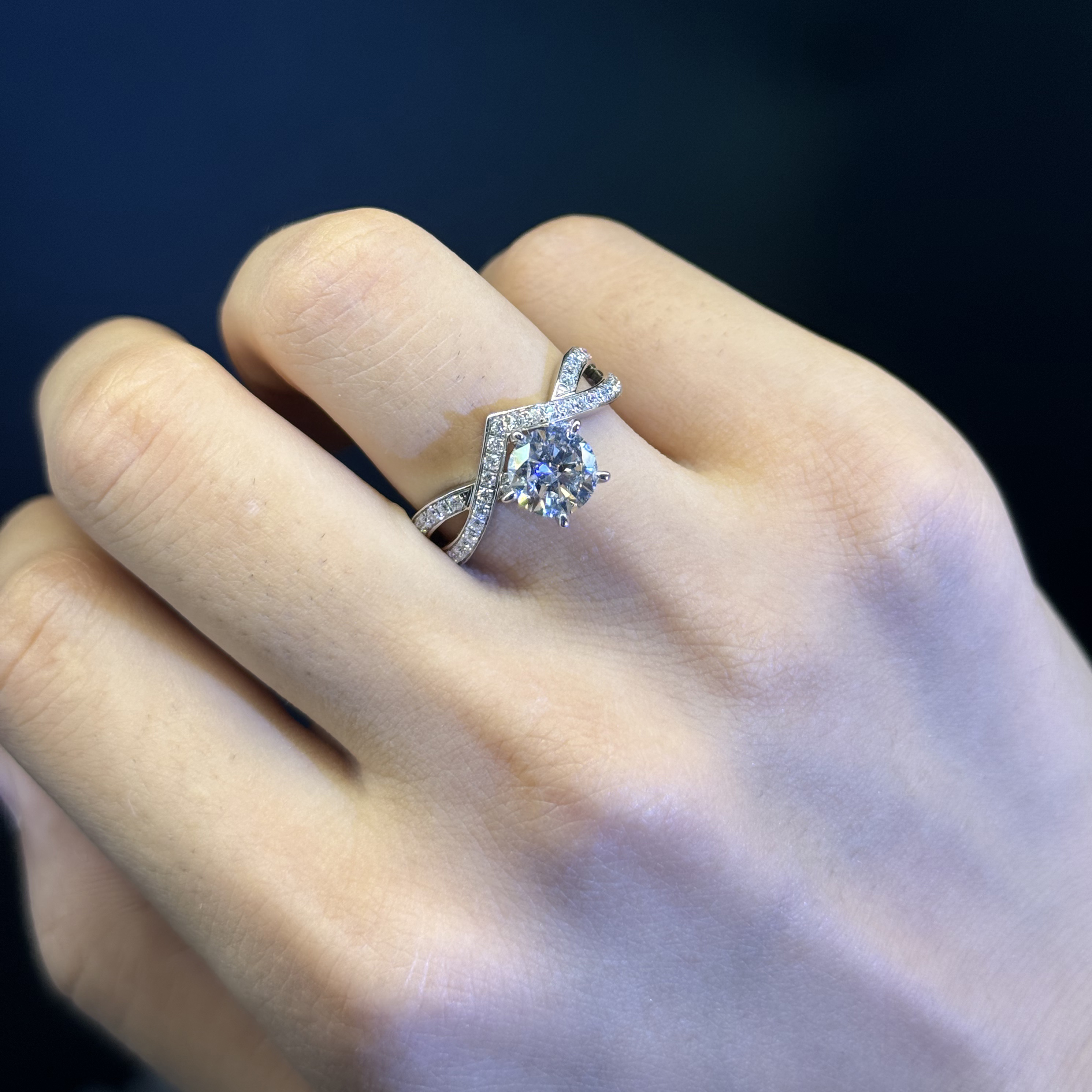 扭臂皇冠款3fda1a7692fc.jpg/