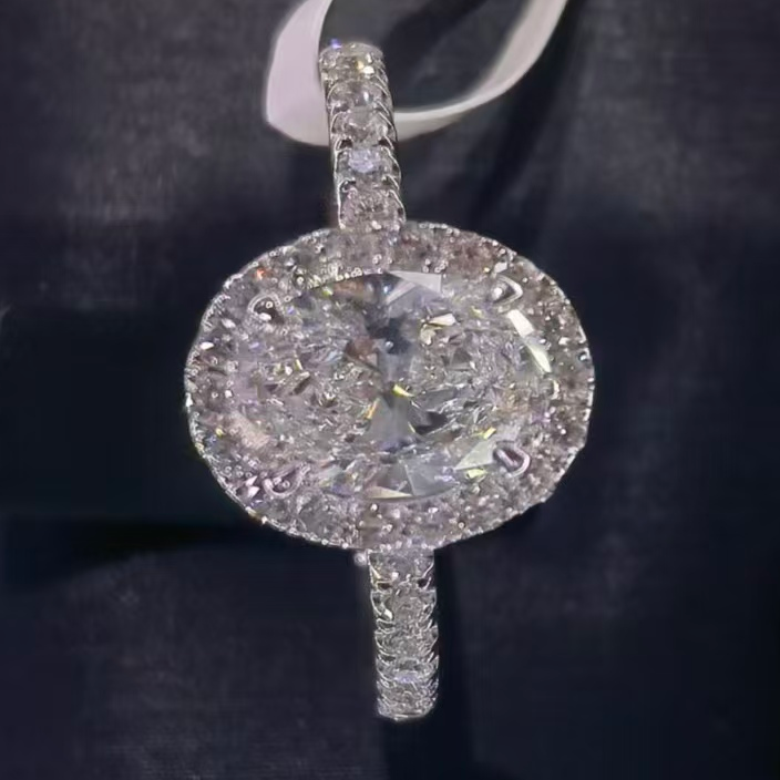 椭圆围镶高钻戒